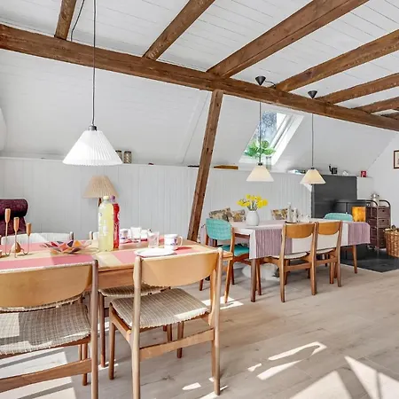 3 Bedroom Gorgeous In Prázdninový dům *